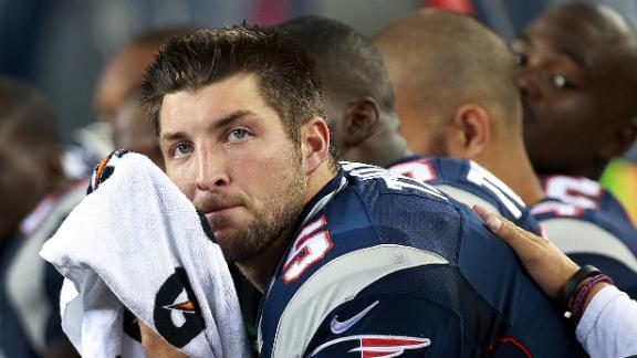 dm_130831_nfl_pats_release_tebow.jpg